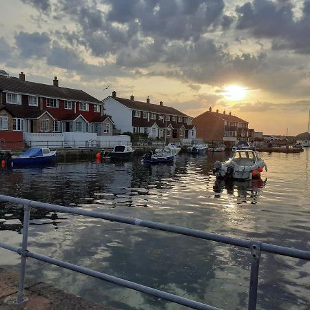 Inner Harbour Cottage Портрит Экстерьер фото